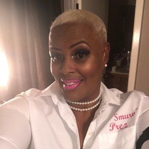 Meet your Posher, Shelithra